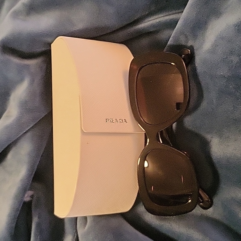 Prada Iconic Sunglasses 👓 🕶 😎